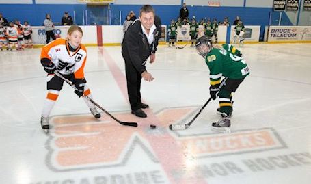 Atom Girls rep. hockey team appreciates Canadian Tire sponsor
